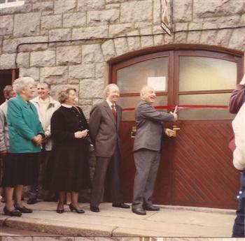Tommy Henderson cutting the ribbon